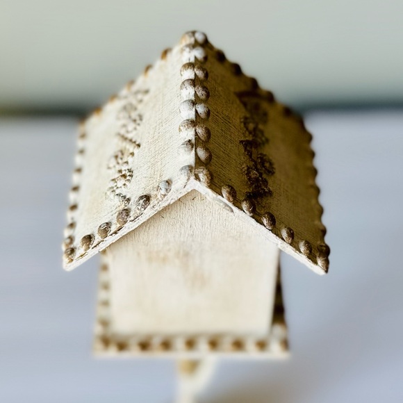 Distressed Handmade Spring Birdhouse - Picture 4 of 6